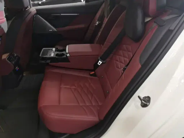 BMW i5 — Фото автомобиля 16