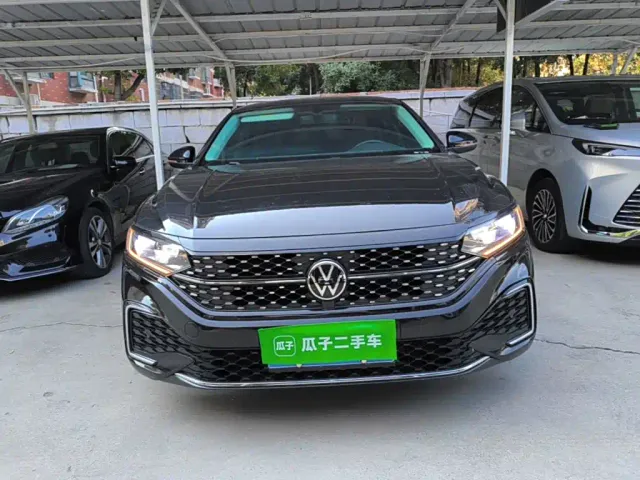 Volkswagen Passat — Фото автомобиля 2