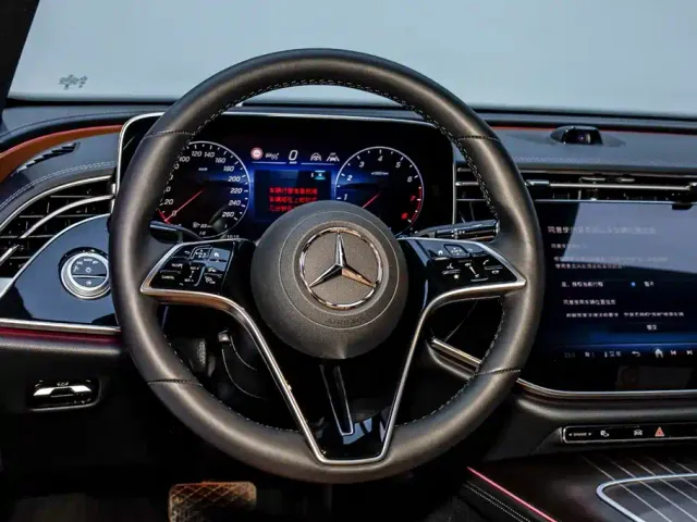 Mercedes-Benz E-Class — Фото автомобиля 23