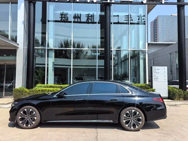 Mercedes-Benz E-Class — Фото автомобиля 5