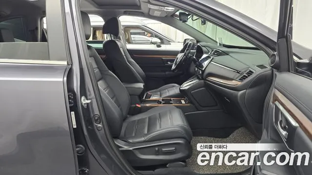Honda CR-V Generation 5 — Фото автомобиля 16