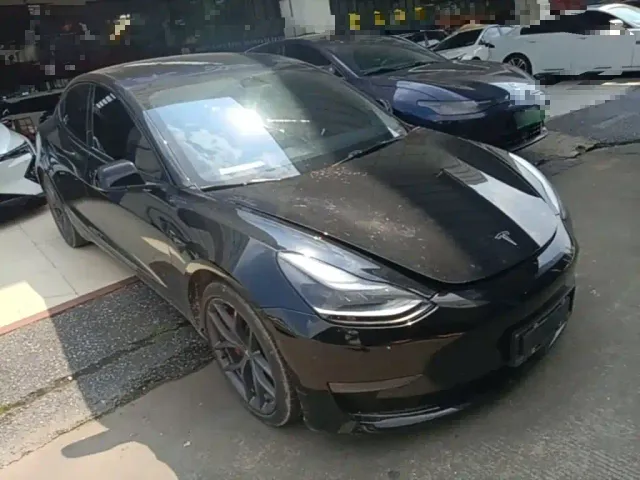 Tesla Model 3 — Фото автомобиля 3