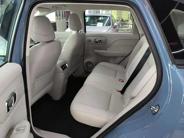 Leapmotor B10 — Фото автомобиля 16