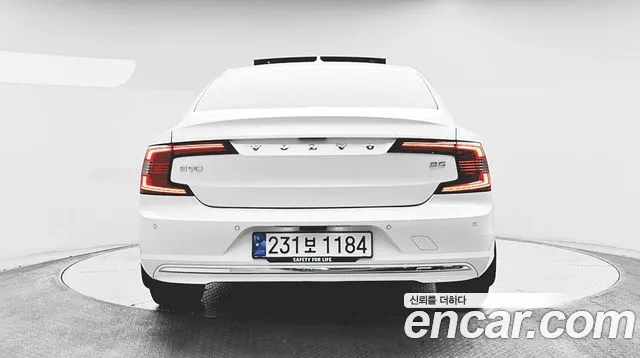 Вольво S90 — Фото автомобиля 3