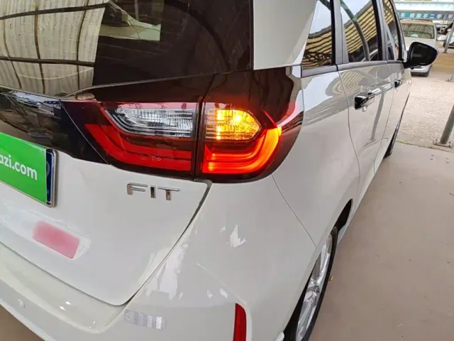 Honda Fit — Фото автомобиля 7