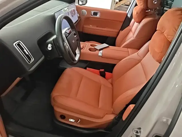 Li Auto L6 — Фото автомобиля 14