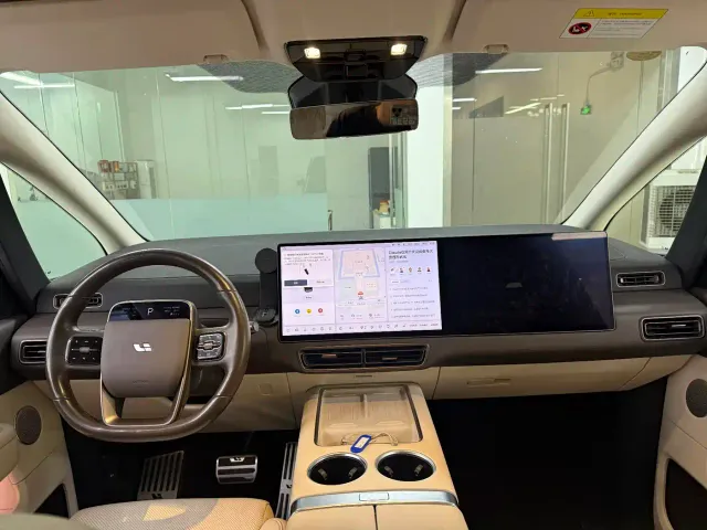 Li Auto MEGA — Фото автомобиля 15