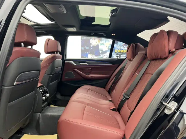 BMW 5 Series — Фото автомобиля 18