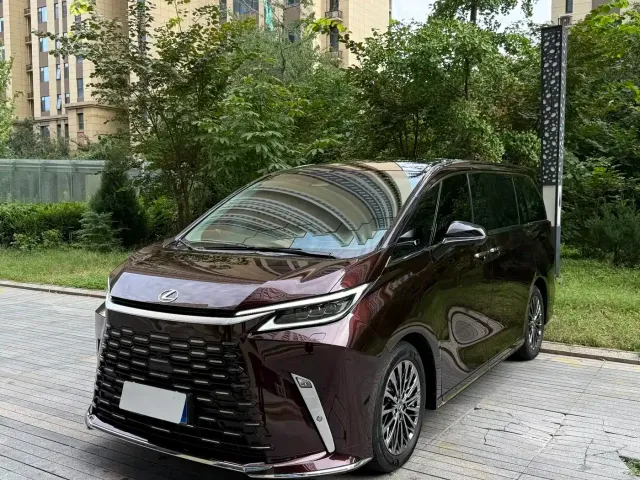 Lexus LM — Фото автомобиля 3