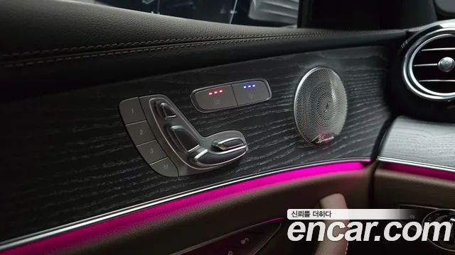 Mercedes-Benz E-Class E-класс W213 E350 4MATIC Exclusive — Фото автомобиля 26