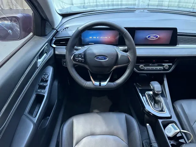 Ford Escort — Фото автомобиля 12