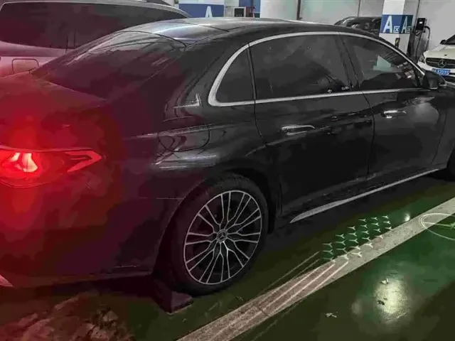 Mercedes-Benz E-Class — Фото автомобиля 4