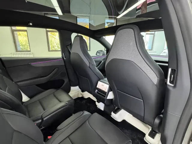 Tesla Model Y L — Фото автомобиля 20