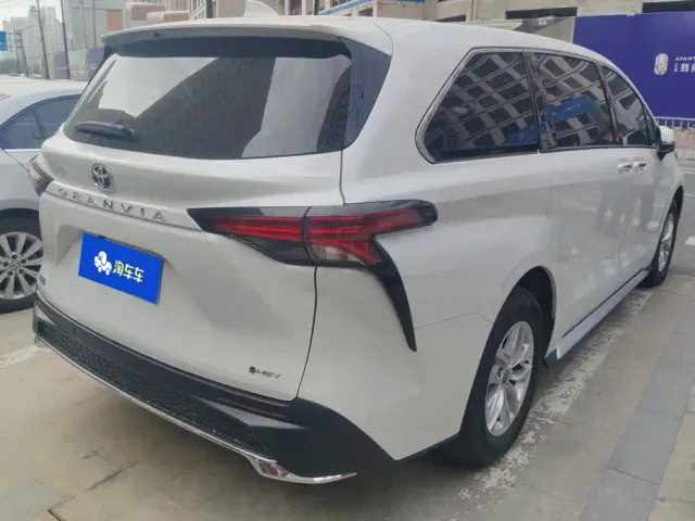 Toyota Granvia — Фото автомобиля 3