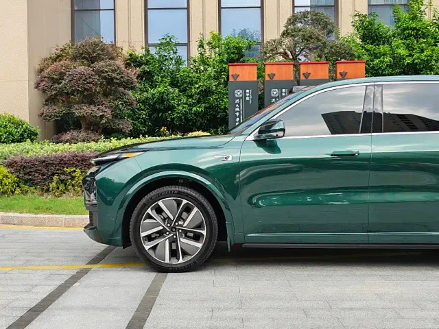 Li Auto L9 — Фото автомобиля 4