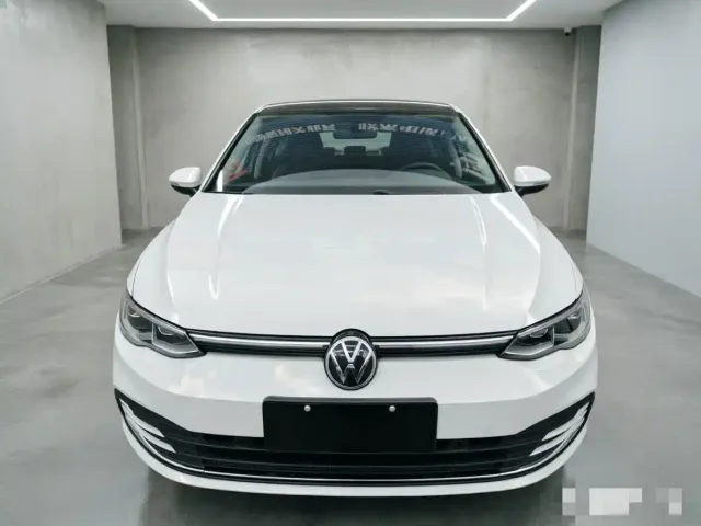 Volkswagen Golf — Фото автомобиля 2