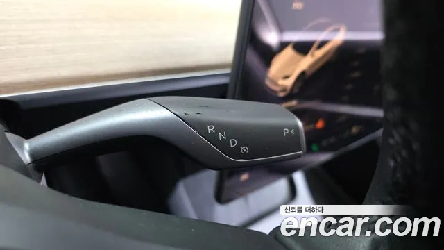 Tesla Model Y — Фото автомобиля 12