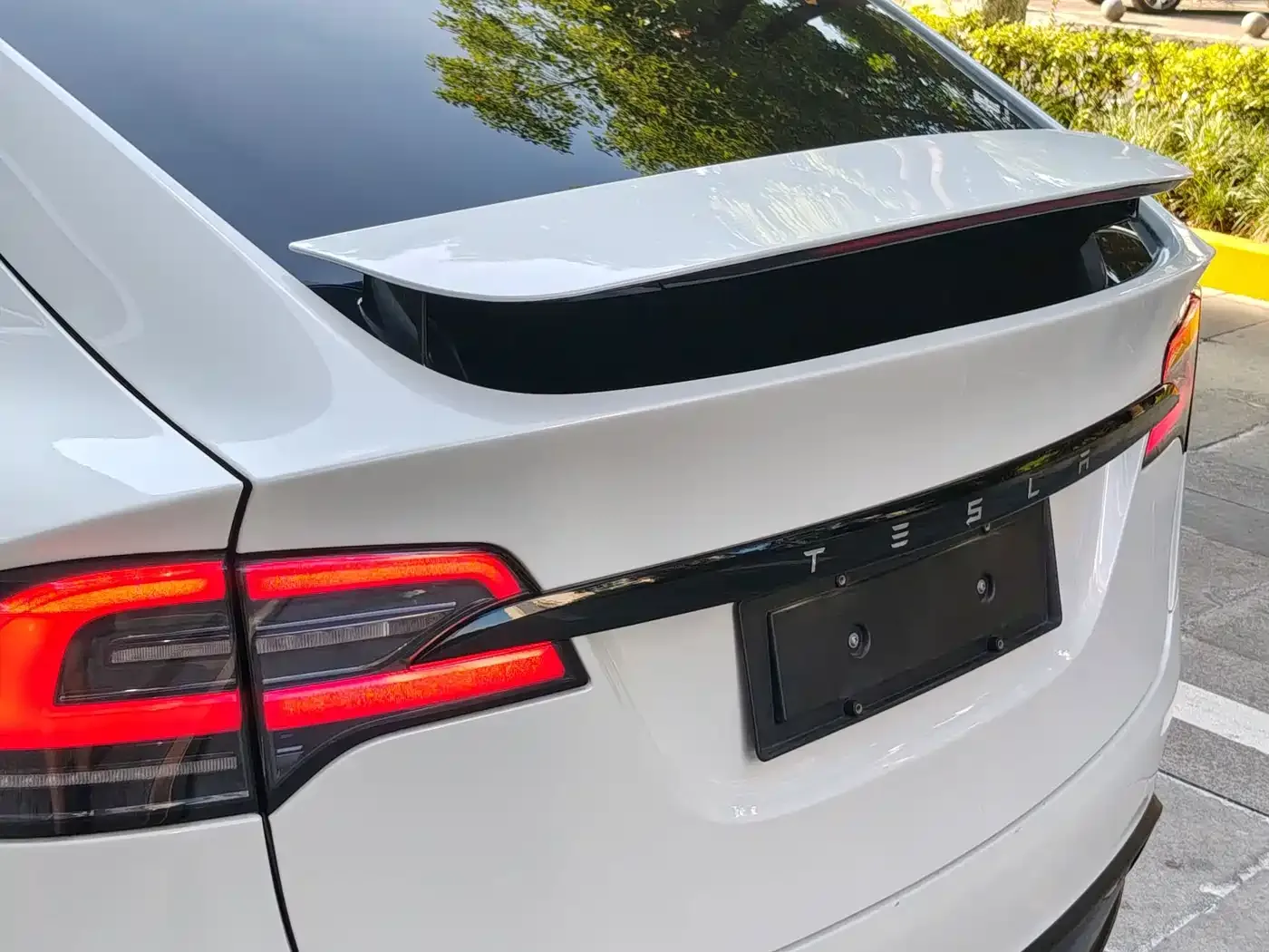 Tesla Model X 2023 Dual Motor All-Wheel Drive Edition — Фото автомобиля 10