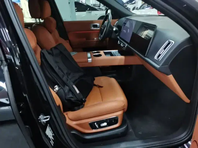 Li Auto L8 — Фото автомобиля 24