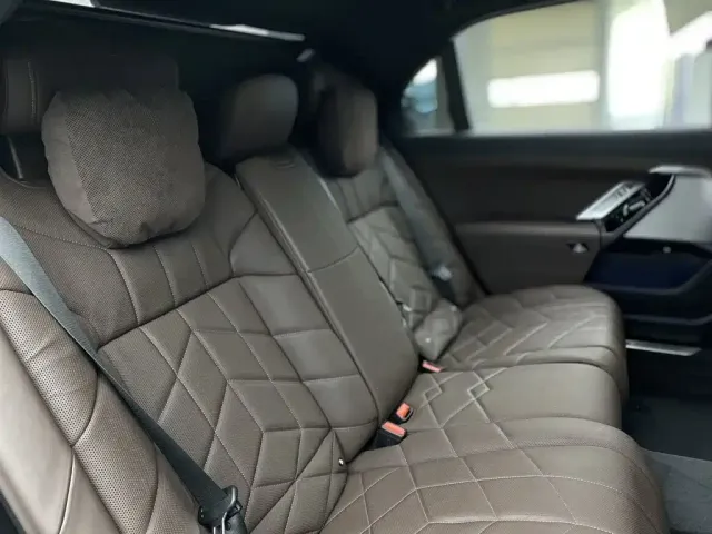 BMW BMW 7 Series 2023 740Li Exclusive M Sport Package — Фото автомобиля 18