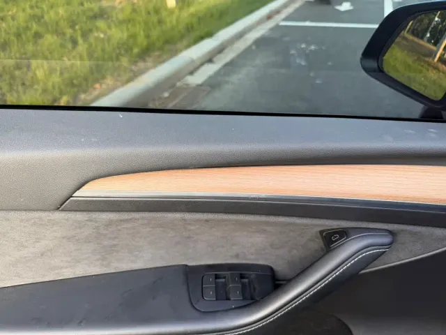 Tesla Model Y — Фото автомобиля 14