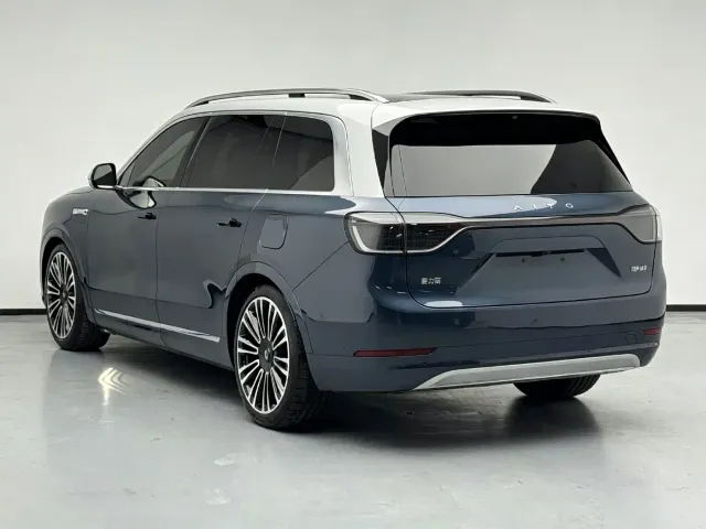 AITO Wenjie AITO M9 2024 Extended Range Ultra 42kWh 6-Seater — Фото автомобиля 6