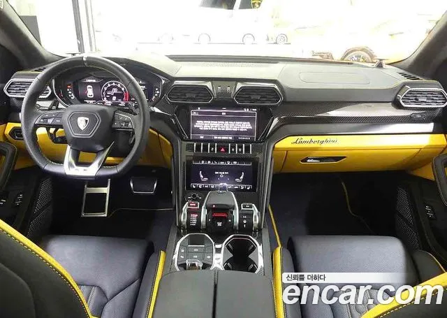 Lamborghini Urus — Фото автомобиля 4