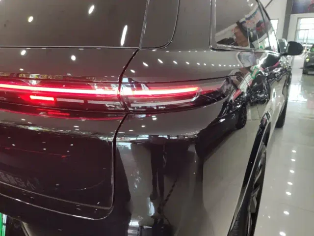 Li Auto L8 — Фото автомобиля 7