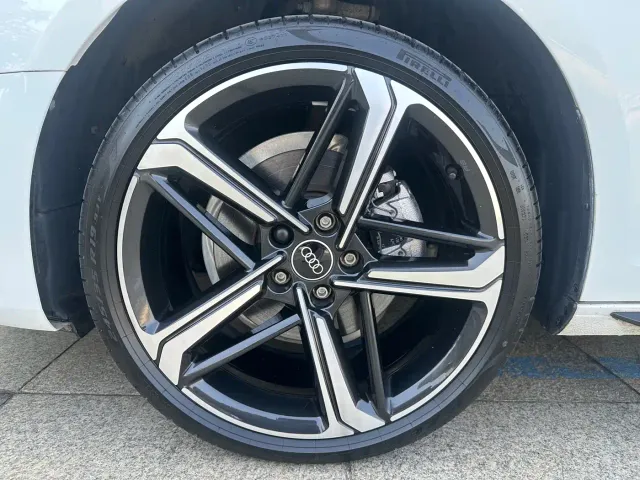 Audi A4L — Фото автомобиля 28