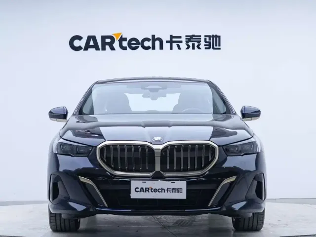 BMW 5 Series — Фото автомобиля 8