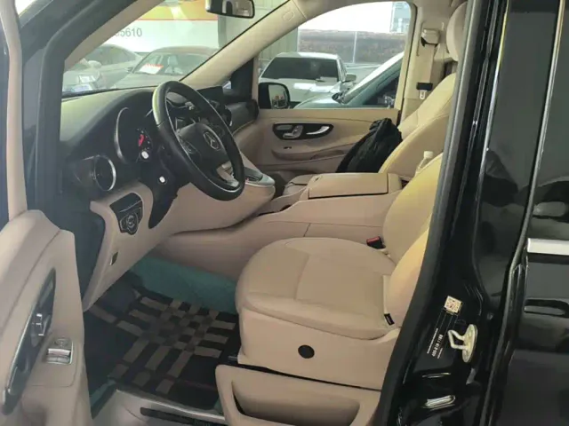 Mercedes-Benz V-Class — Фото автомобиля 14