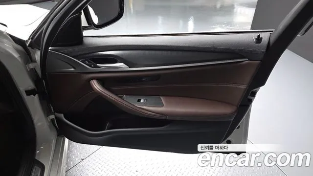 BMW 5-Series 5 серия (G30) 523d xDrive M Sport — Фото автомобиля 23