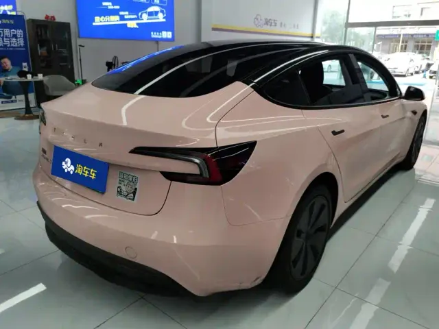 Tesla Model 3 — Фото автомобиля 3
