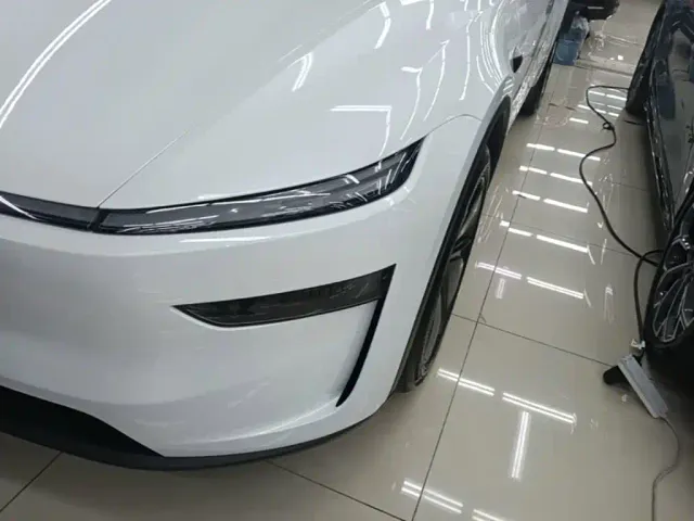 Tesla Model Y — Фото автомобиля 23