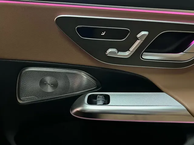 Mercedes-Benz E-Class — Фото автомобиля 21