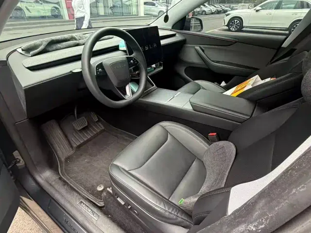 Tesla Model Y — Фото автомобиля 4