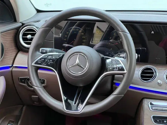 Mercedes-Benz E-Class — Фото автомобиля 10