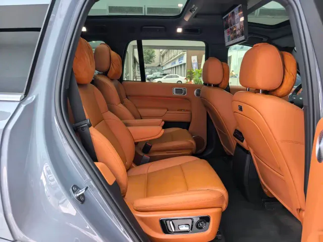 Li Auto L8 — Фото автомобиля 13