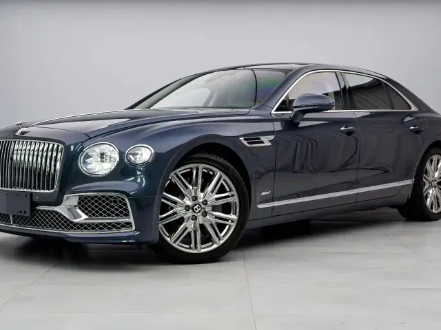Bentley Flying Spur — Фото автомобиля 2