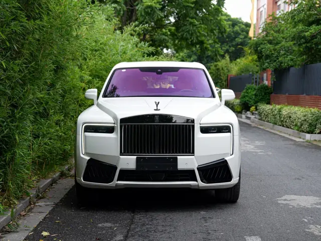 Rolls-Royce Cullinan — Фото автомобиля 2