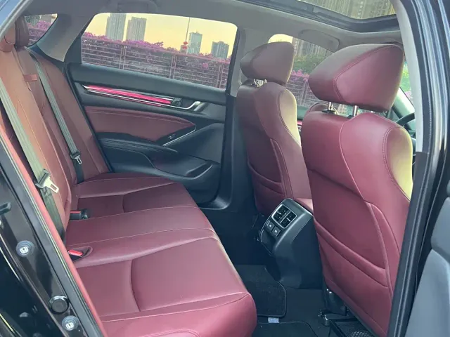 Honda Accord — Фото автомобиля 12