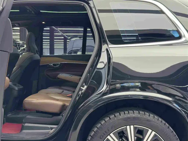 Volvo XC90 — Фото автомобиля 9