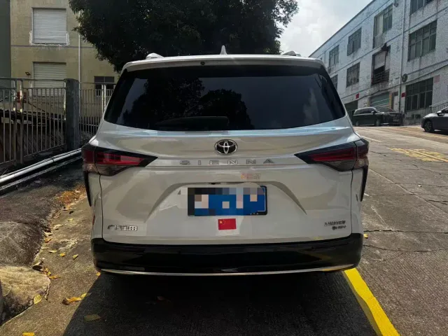 Toyota Sienna — Фото автомобиля 5