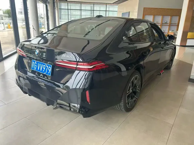 BMW 5 Series — Фото автомобиля 6