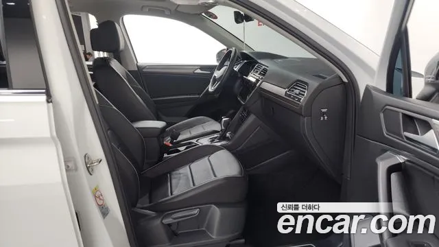 Volkswagen Tiguan — Фото автомобиля 11