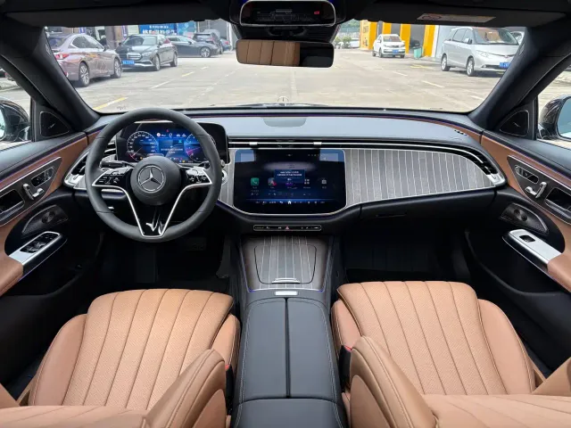 Mercedes-Benz E-Class — Фото автомобиля 8