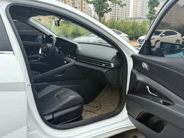 Hyundai Elantra — Фото автомобиля 7