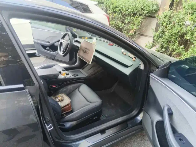 Tesla Model 3 — Фото автомобиля 13