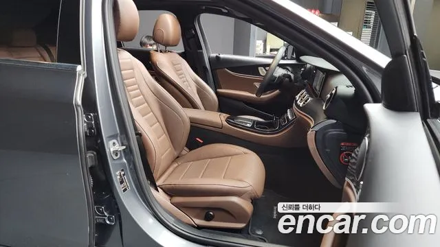 Mercedes-Benz E-Class — Фото автомобиля 11