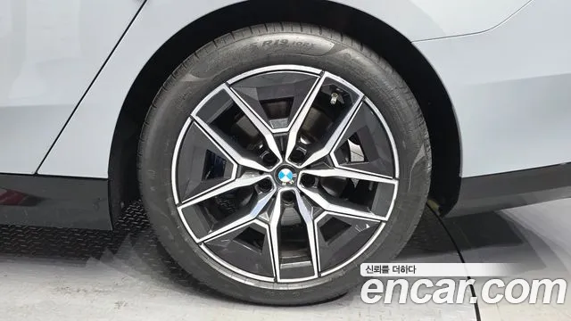BMW 5-Series — Фото автомобиля 5